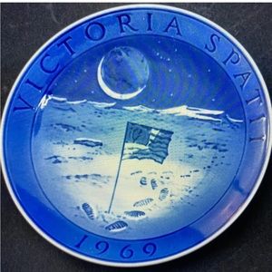 Royal Copenhagen - Victoria Spatii 1969 Commemorative Plate